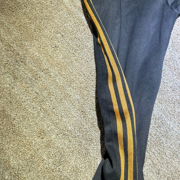 Women’s Adidas Joggers size Medium IVY Park Bx14 - Picture 2 of 4